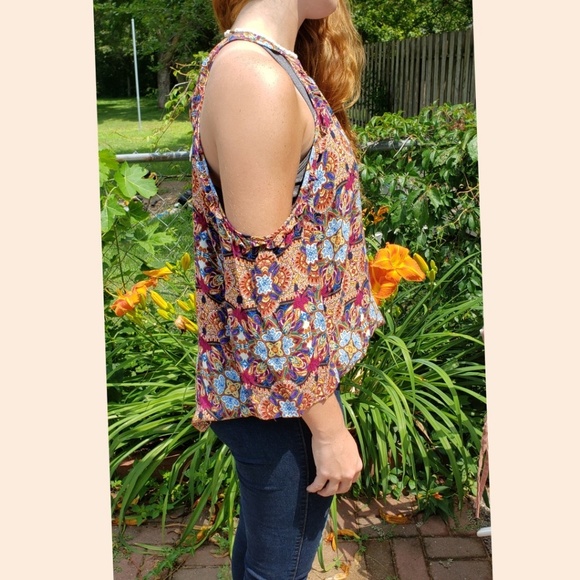 🆕️NWT Eyeshadow cold shoulder top - Picture 4 of 7